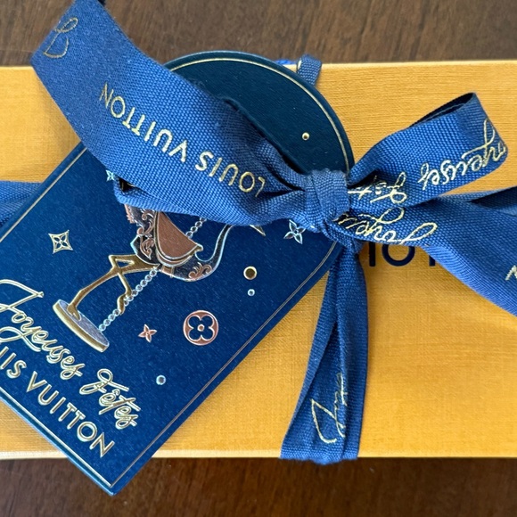 NIB Authentic Louis Vuitton Vivienne Bracelet  size 19 - Picture 14 of 15